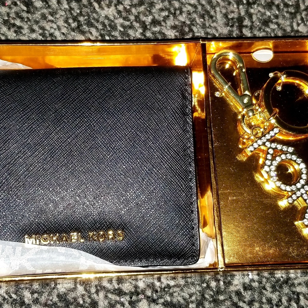 MICHAEL KORS WALLET & CHARM GIFTSET